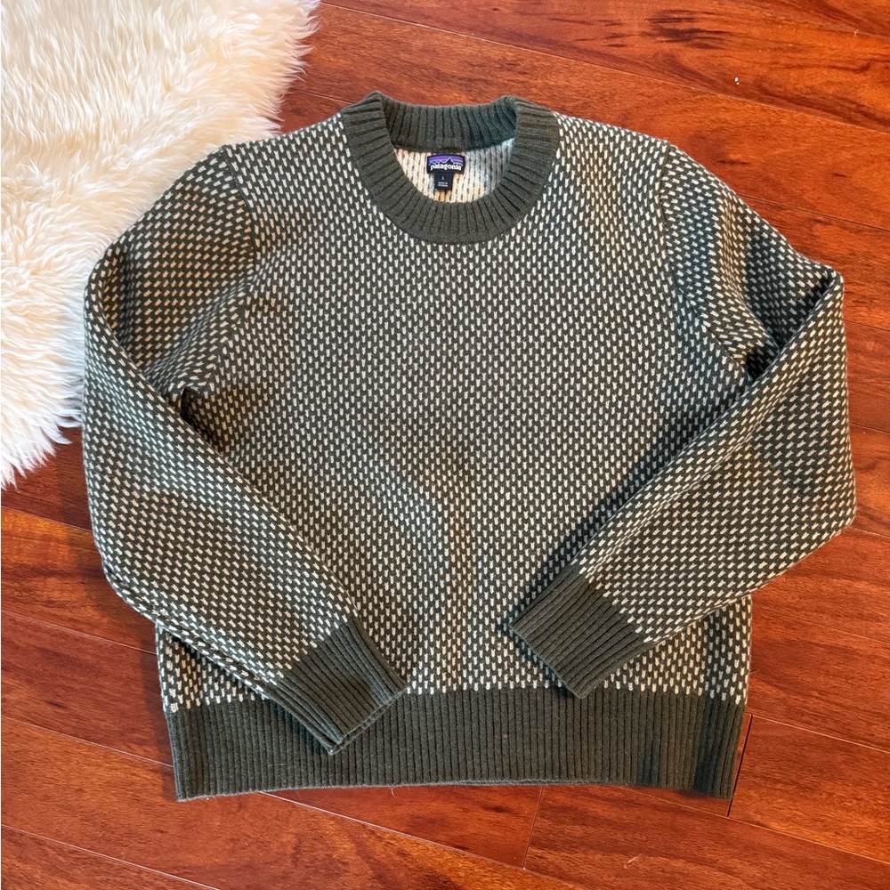 PATAGONIA RECYCLED WOOL SWEATER. GREEN/WHITE. SIZE LARGE